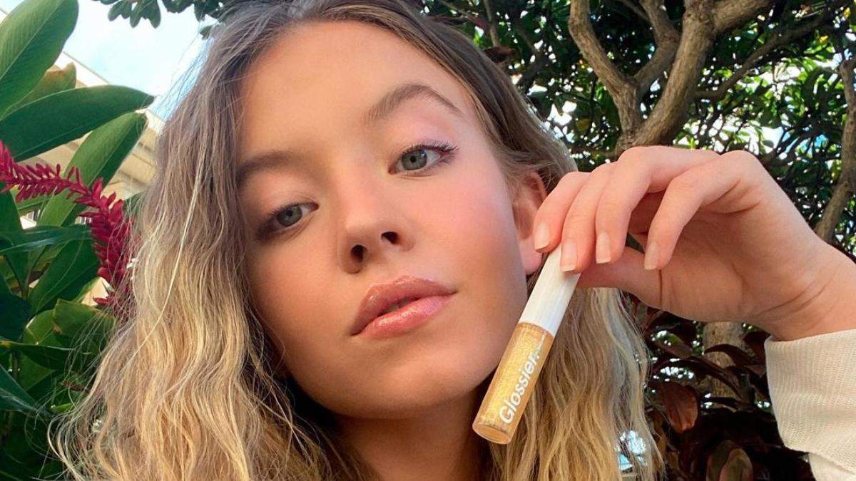 Glossier представив святкову лінійку косметики: лімітовано Glossier представив святкову лінійку косметики: лімітовано
