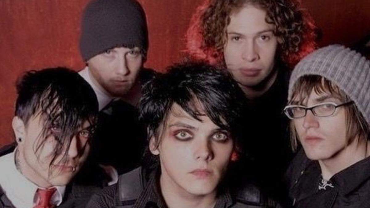 Эмо-макияж: группа My Chemical Romance выпустит линейку косметики Эмо-макияж: группа My Chemical Romance выпустит линейку косметики