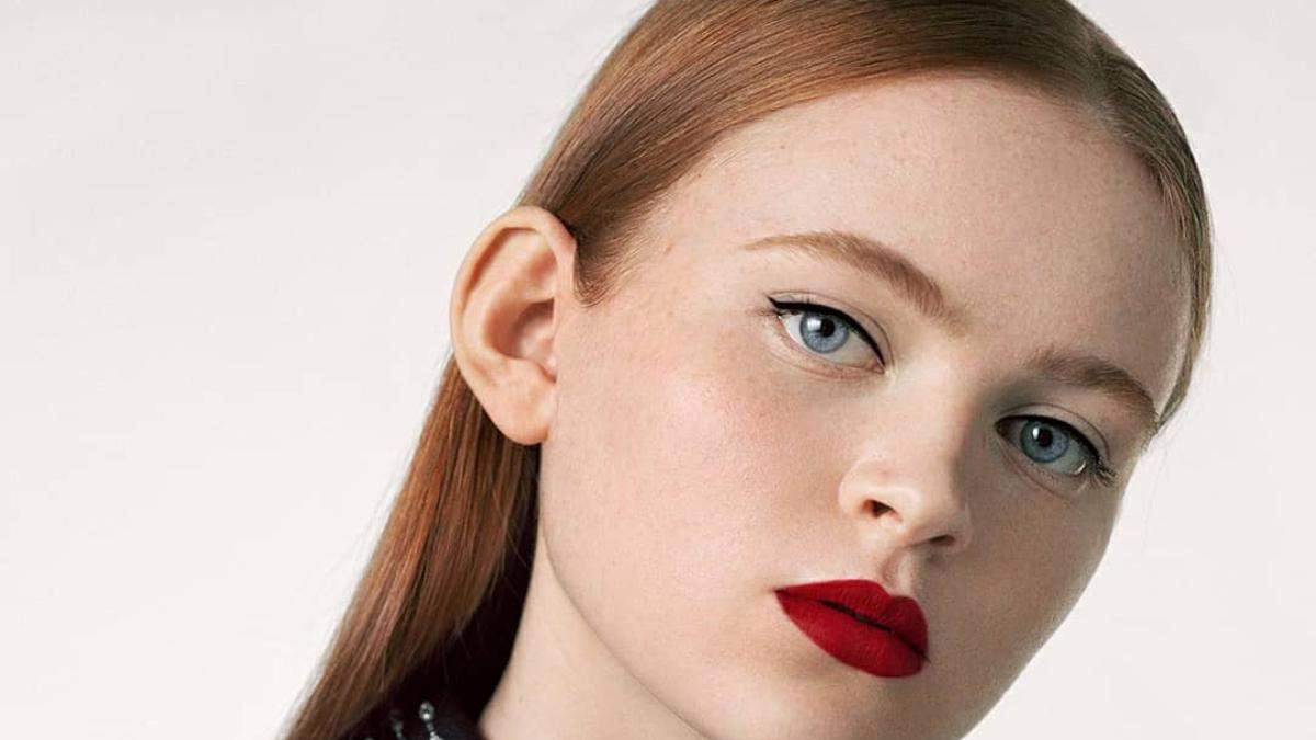 Седі Сінк зачарувала б’юті-образами у рекламі помад Givenchy Седі Сінк зачарувала б’юті-образами у рекламі помад Givenchy