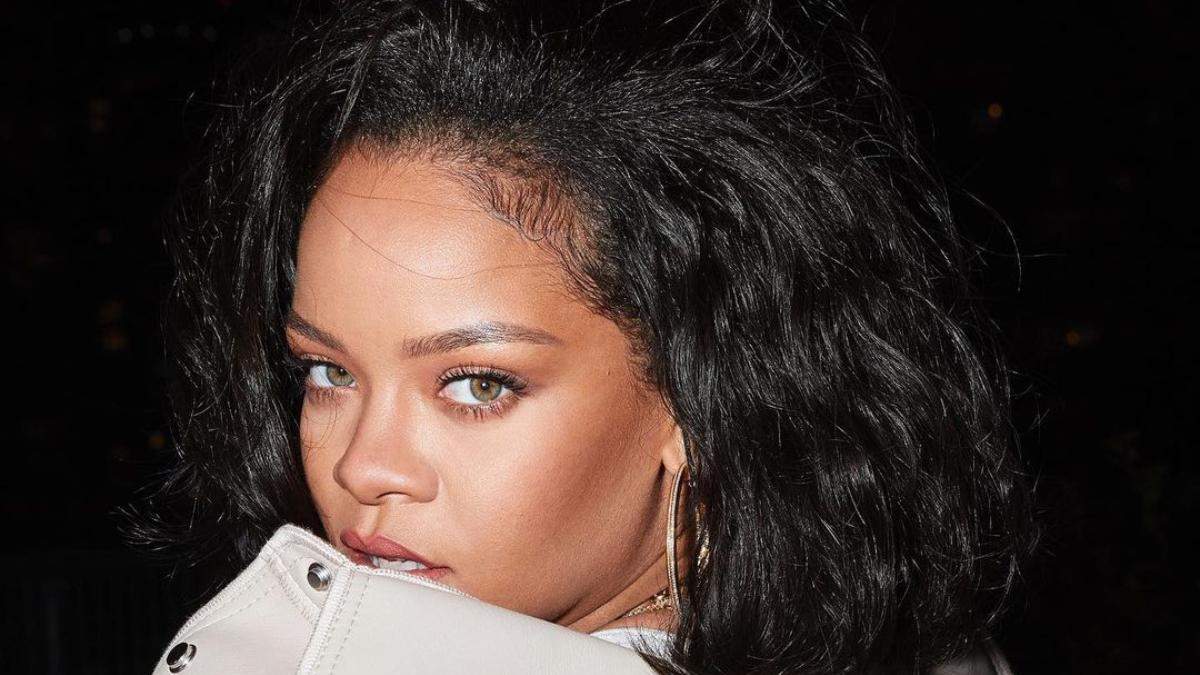 Ріанна зареєструвала бренд Fenty Hair: засоби для догляду за волоссям Ріанна зареєструвала бренд Fenty Hair: засоби для догляду за волоссям
