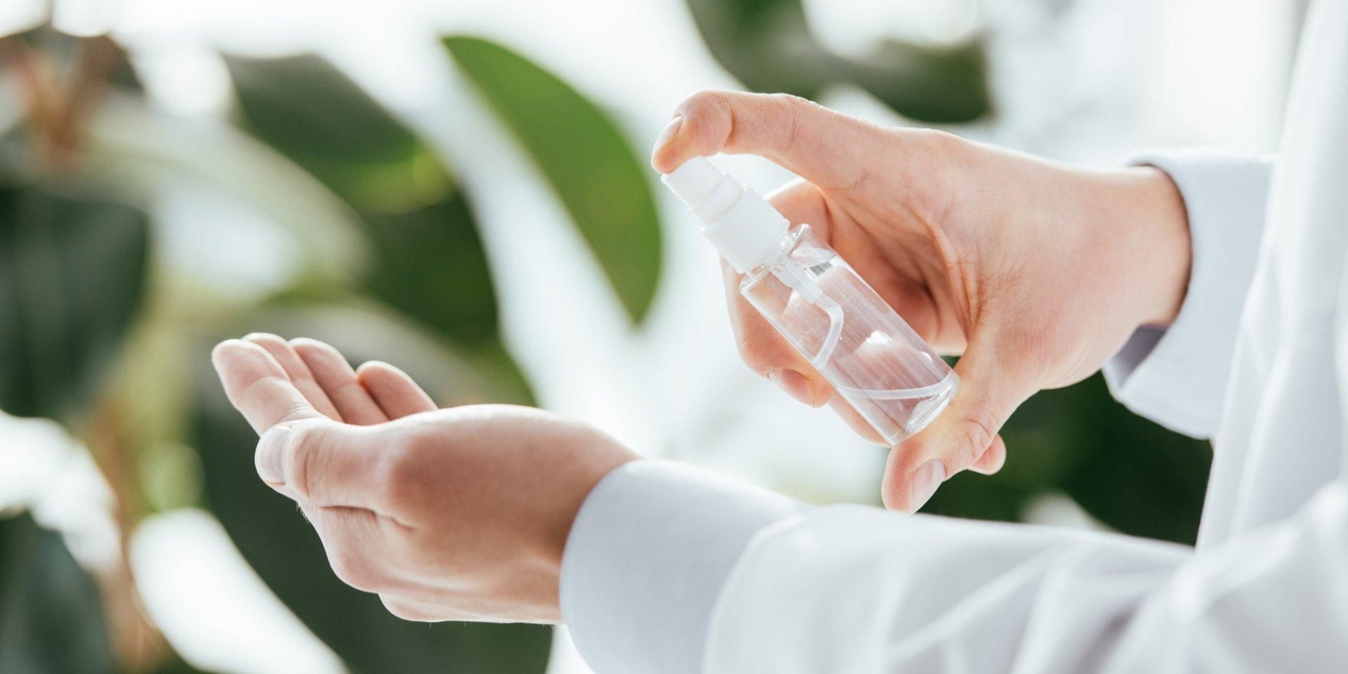 Як вберегти шкіру рук під час використання антисептика: відповідь дерматолога