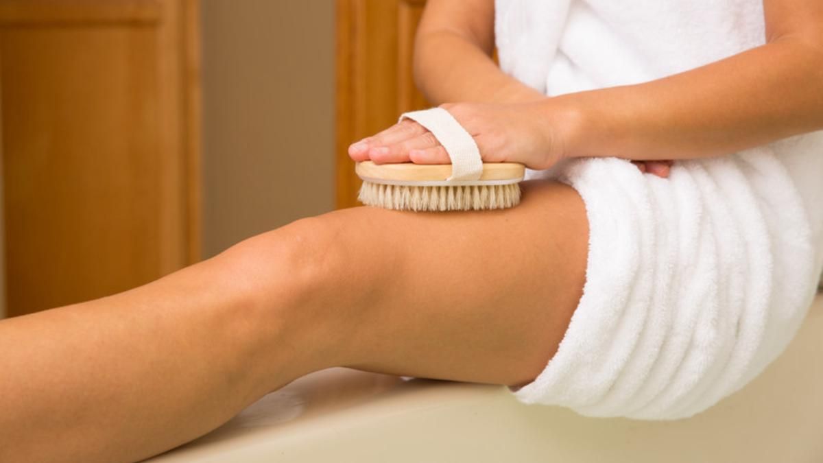 Як робити сухий масаж щіткою: переваги та недоліки сухого масажу