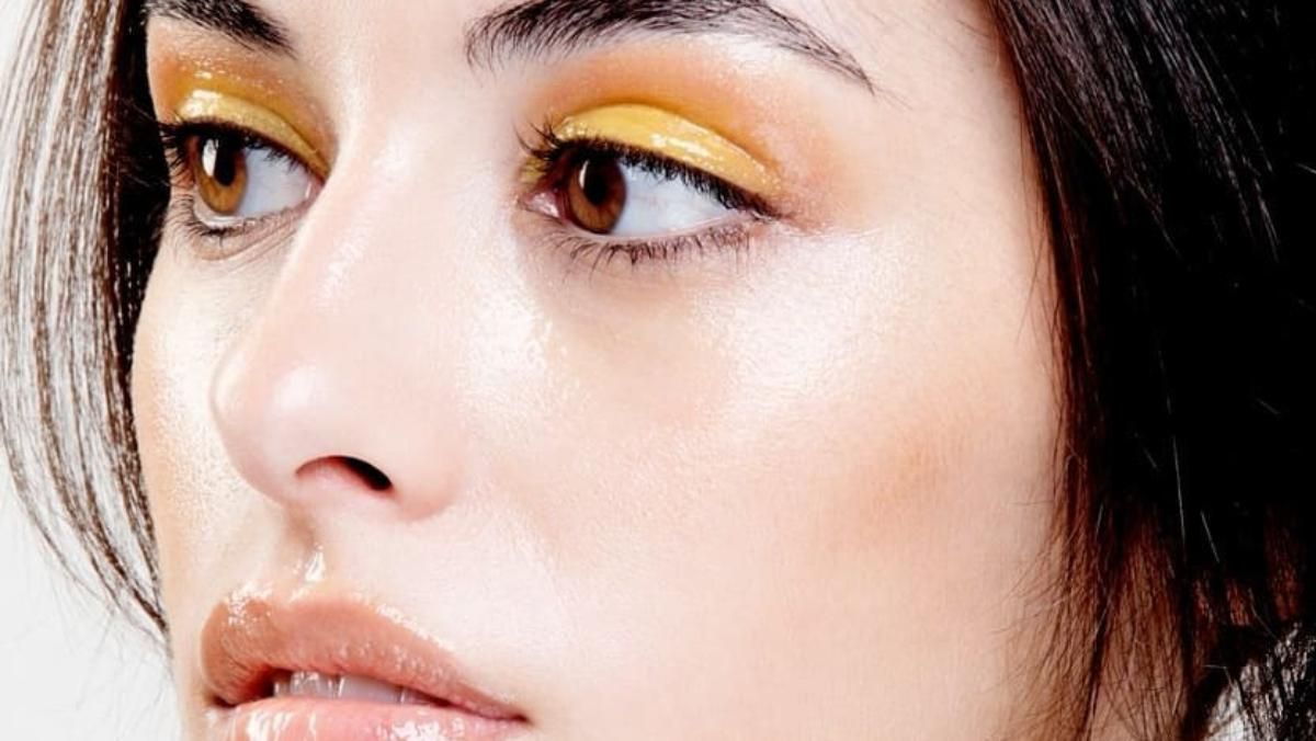 Літній макіяж – звабливий тренд літа 2020: макіяж Glossy Eye