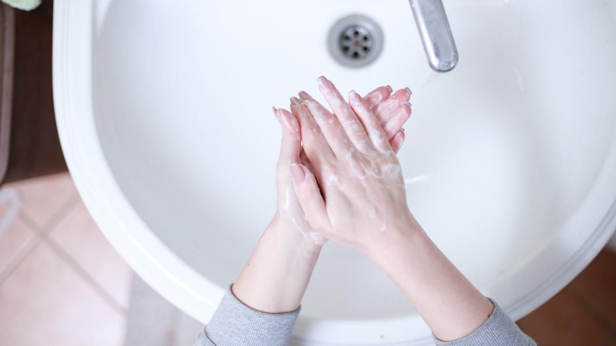 Як правильно доглядати за шкірою рук в домашніх умовах