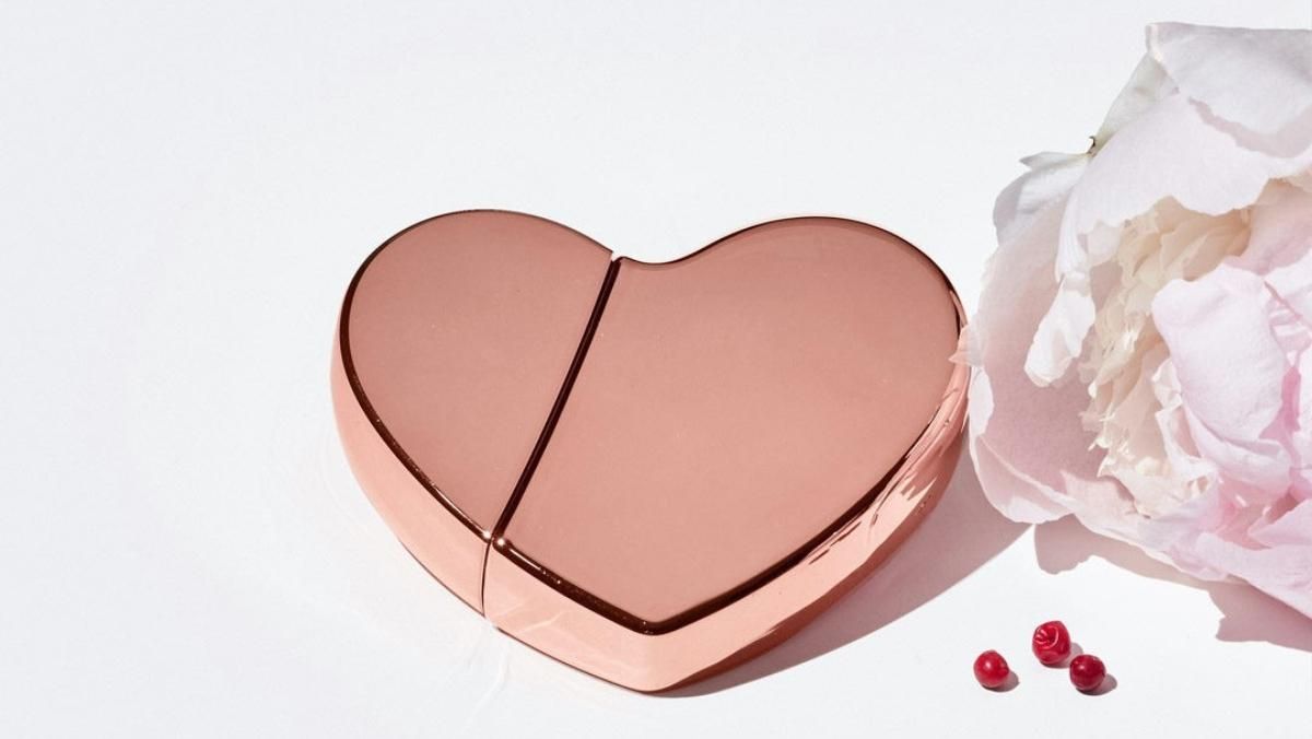 Ким Кардашян пополнила парфюмерную линейку ароматами в форме сердец