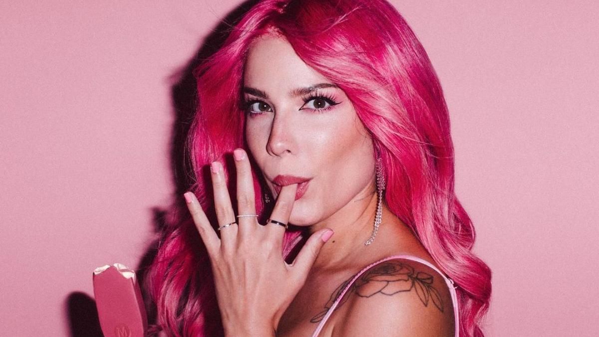 Певица Halsey выпустила коллекцию косметики Anti-VDay: фото и видео