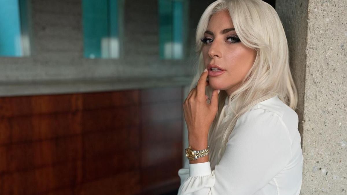 Леди Гага сменила цвет волос и прогулялась по улицам Рима