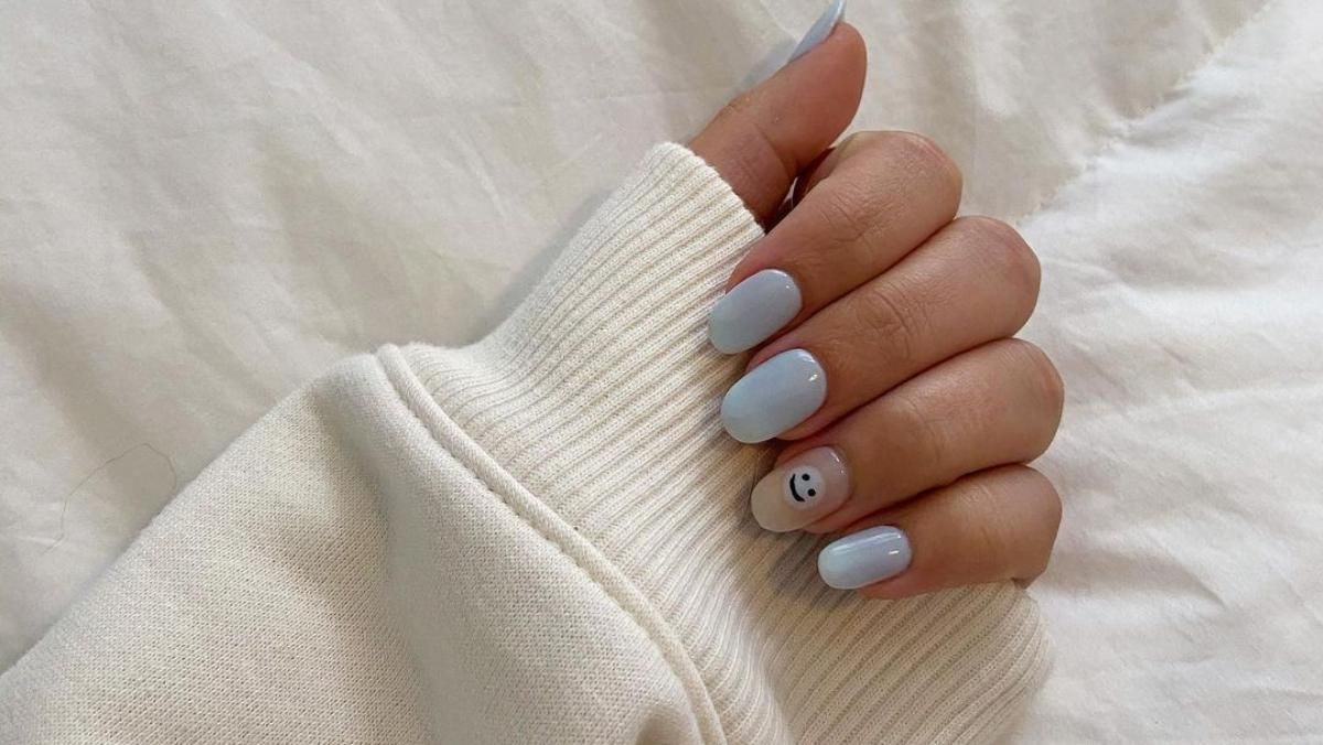 Весняний манікюр з принтом