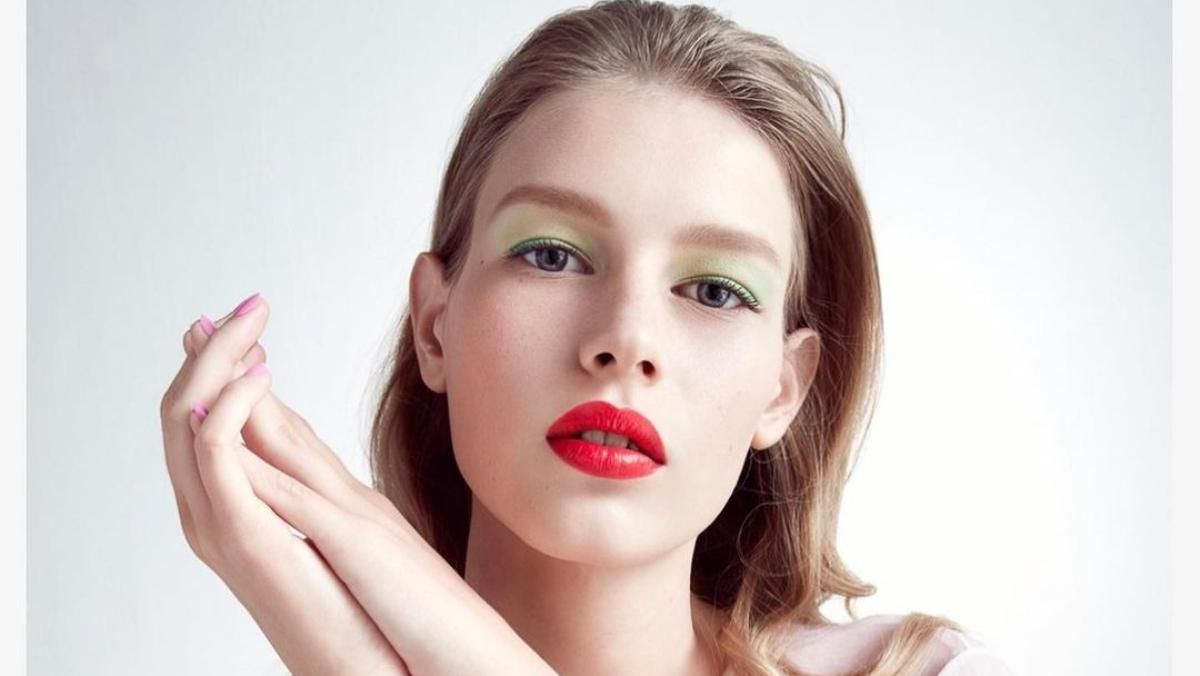 Головний тренд в макіяжі літа 2021: в ніжному кольорі – фото