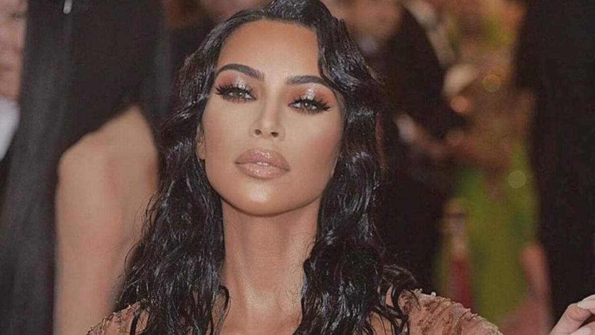 Как создать эффект мокрых волос: советы стилиста Ким Кардашян