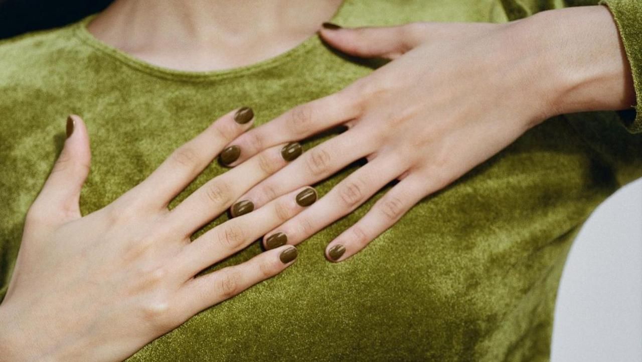 Компост від Pantone: як виглядає найогидніший колір лаку для нігтів