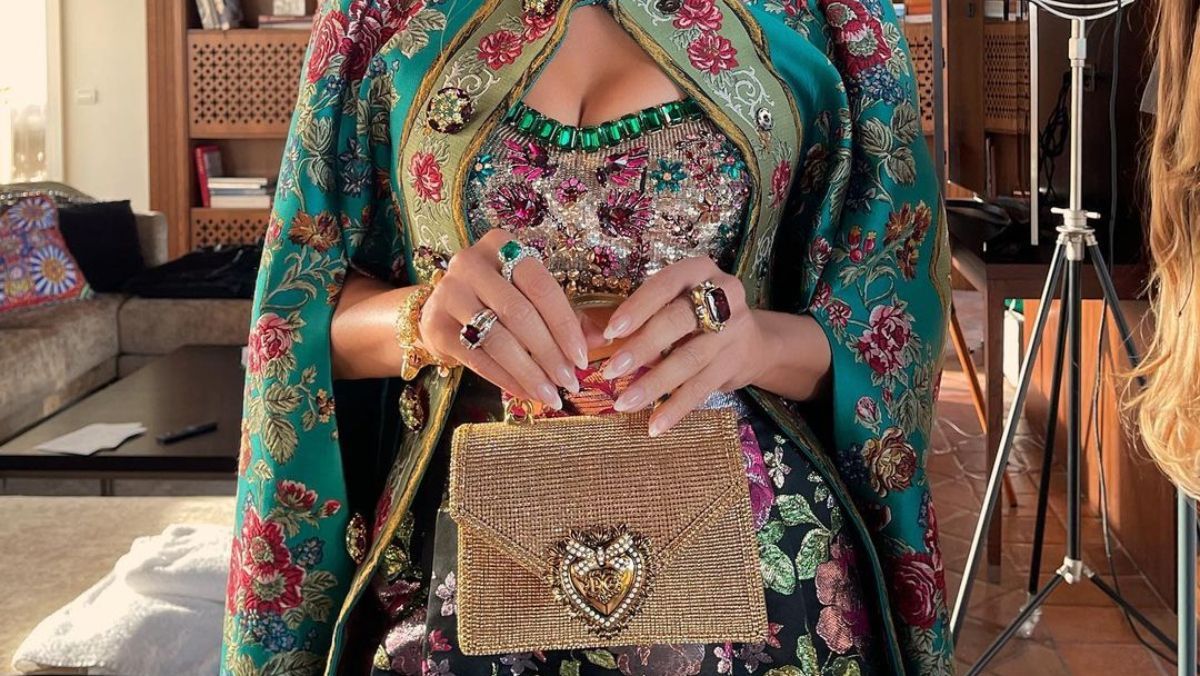Дженніфер Лопес показала модний осінній манікюр на показі Dolce&Gabbana: розкішні фото - Краса