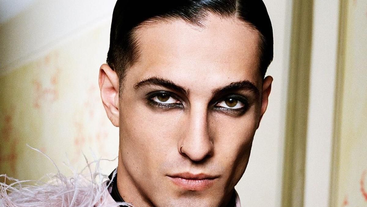Для мужчин и женщин: как повторить впечатляющий макияж лидера группы Måneskin от Gucci