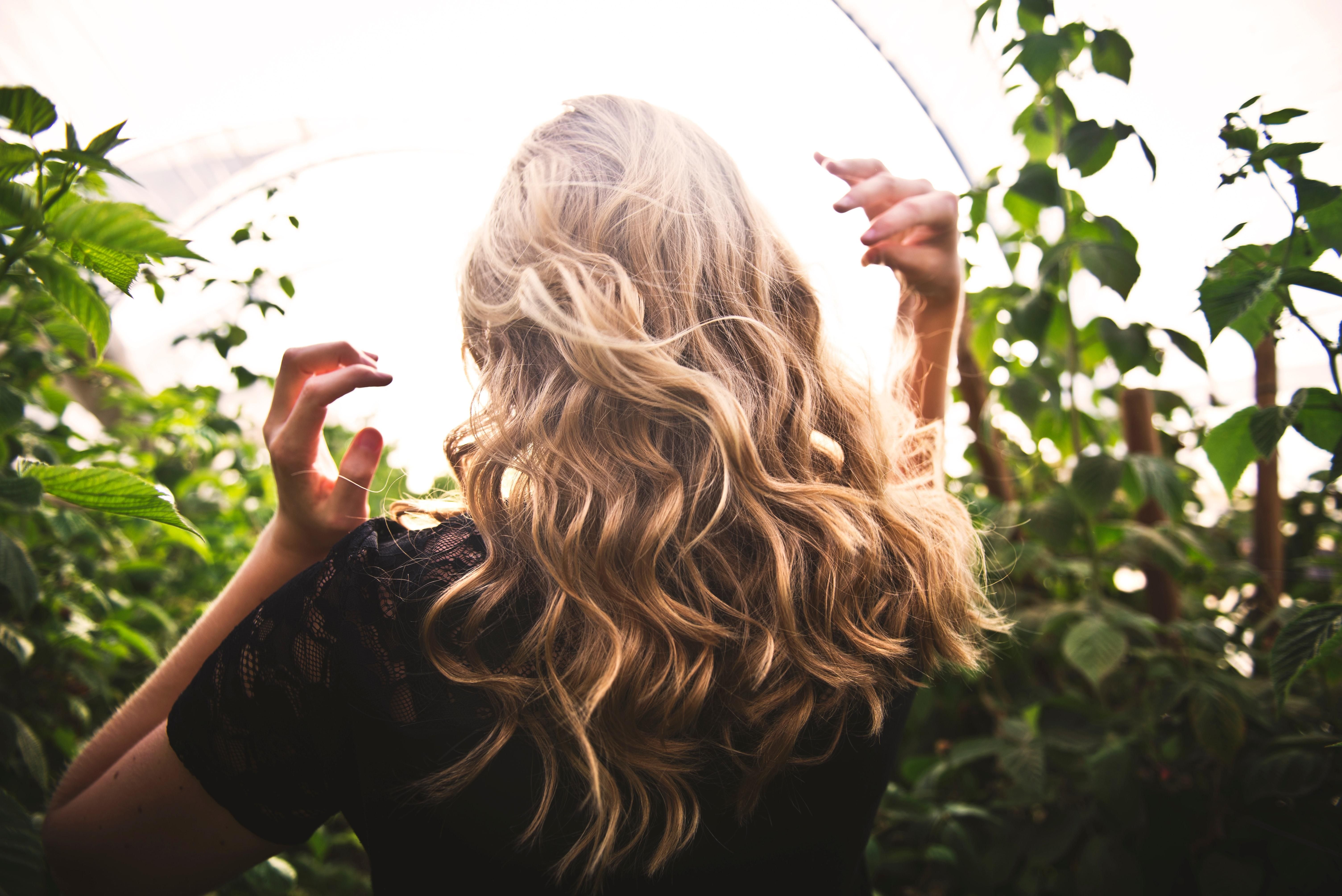 6 проверенных способов, как сохранить красоту ваших волос этой осенью