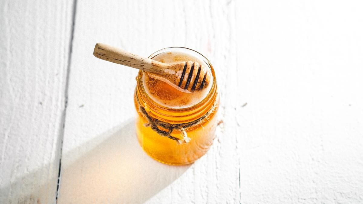 Секретов красоты много не бывает: как применять мед в уходе за кожей и волосами