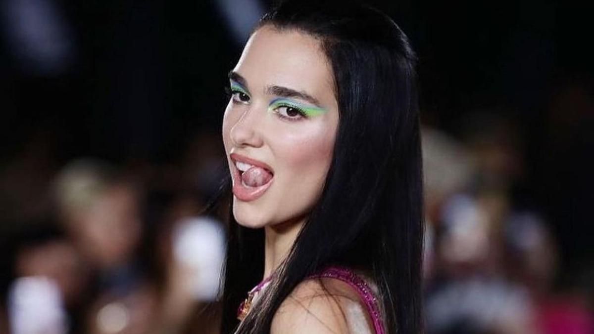 Зелені та широкі, як на показі Versace: трендовий макіяж очей, який варто спробувати негайно - Краса