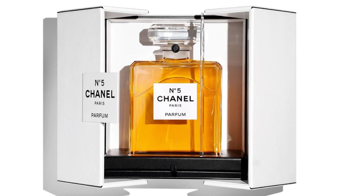 Духи и косметика: Chanel Beauty выпустили адвент-календарь: почему не все довольны - Красота