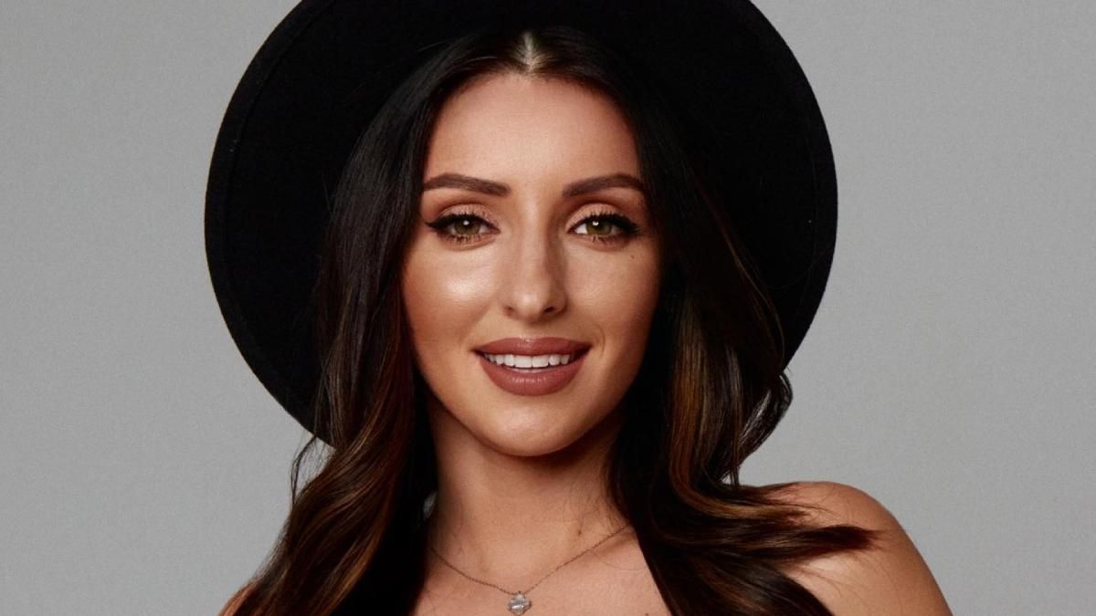 Умылась сине-желтыми слезами: визажистка из Молдовы показала трогательное бьюти-перевоплощение - Красота Умылась сине-желтыми слезами: визажистка из Молдовы показала трогательное бьюти-перевоплощение - Красота